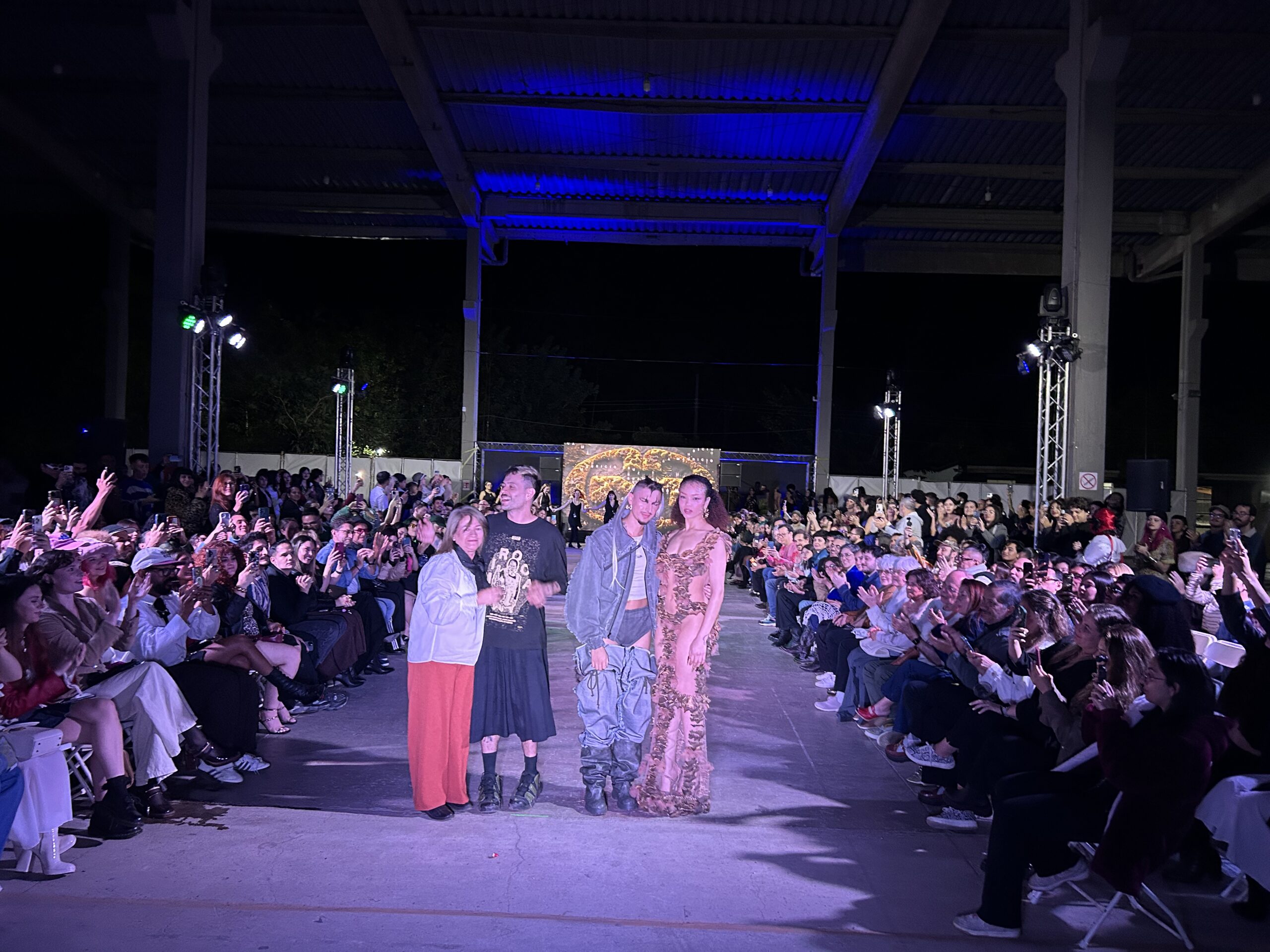 Fundación La Libertad y Mauricio Cruz Studio presentaron “Miroca” en una exhibición inmersiva y pasarela que reunió a la comunidad creativa nacional